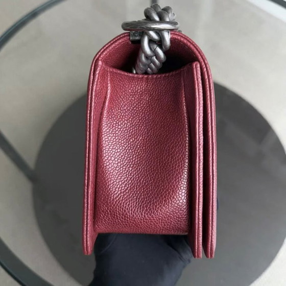 Image 1 of Borsa Chanel Boy Medium - Caviar 25 cm trapuntata bordeaux rosso scuro rutenio finiture argento Serie 19