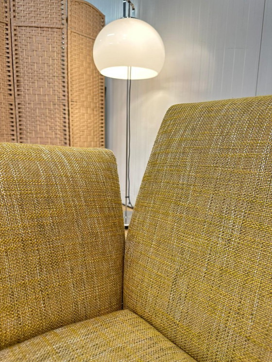 Image 1 of Divano Pode a 3 posti giallo come nuovo con garanzia