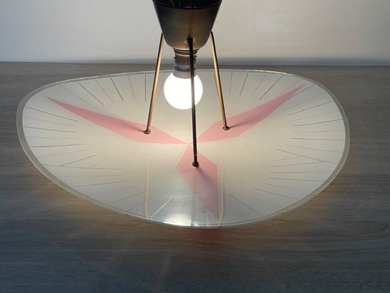Image 1 of Plafonnier triangulaire en verre et laiton de style Mid-Century