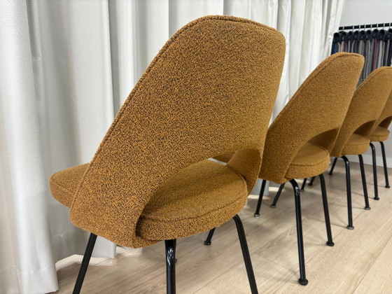 Image 1 of Juego de 4 Sillas Knoll Saarinen | Bouclé Amarillo Ocre | Recién tapizadas
