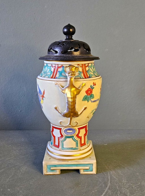 A Kakiemon Style Incense With Wooden Lid