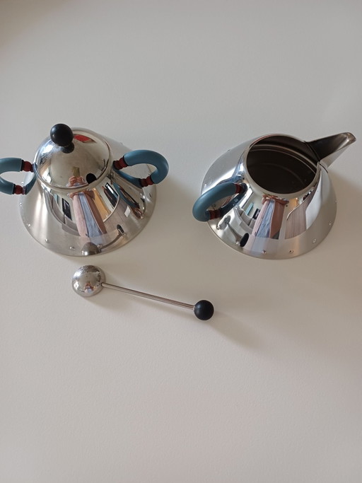 Azucarero y lechera de la marca Alessi (diseño Michael Graves)