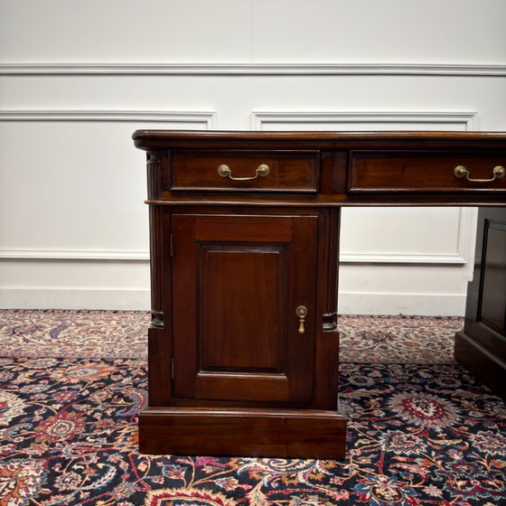English Classic Desk with Green Leather – Wood (photo 9 of 19)