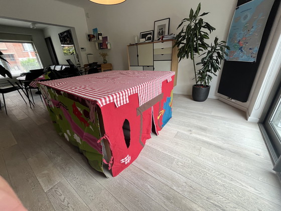 Image 1 of Tavolo da pranzo in legno - con tenda da tavolo per bambini