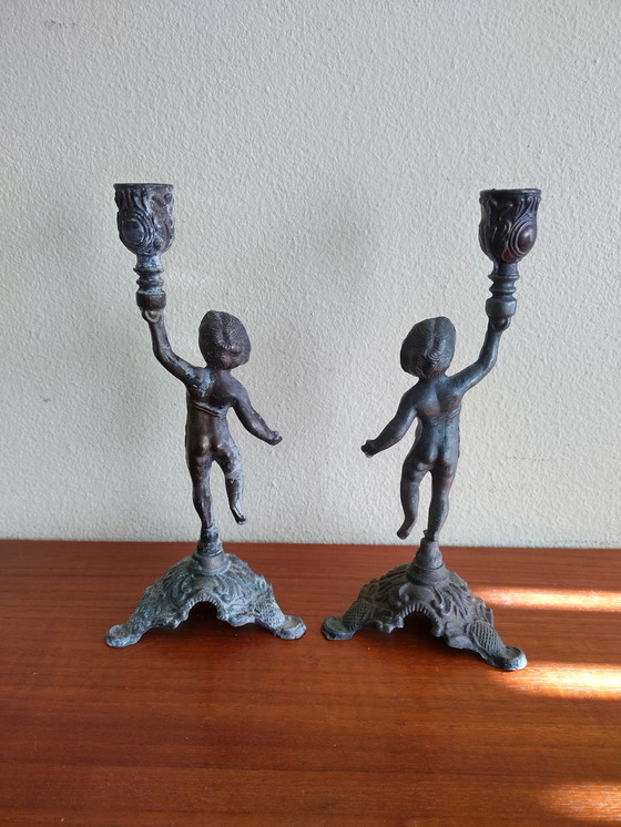 Image 1 of Dos candelabros antiguos franceses en bronce