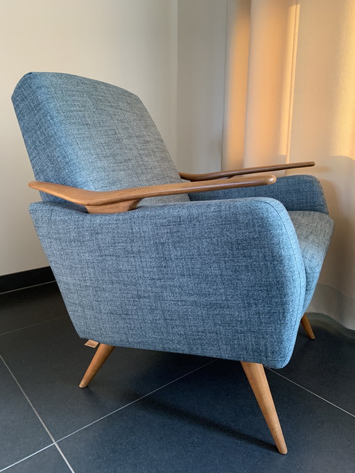 Volledig Opnieuw Gestoffeerde Mid Century Fauteuil In Grijs Groene Stof En Hout