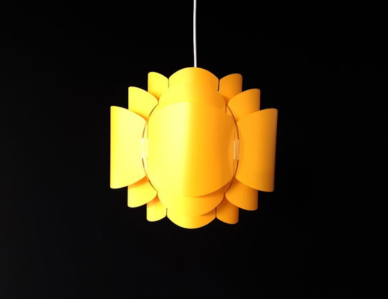 Image 1 of Hoyrup Jasmine bouwpakket, Vintage kunststof gevouwen lamellen hanglamp door Lars Eiler Schiøler, Deens design, mcm pvc lamellen