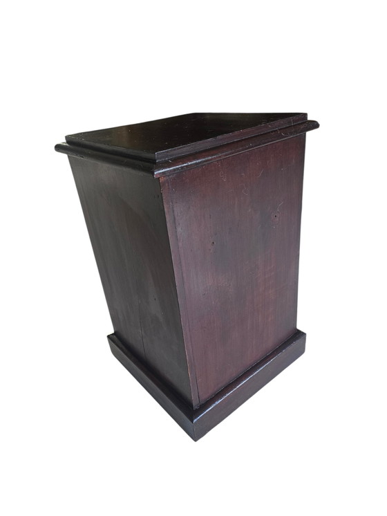 Image 1 of Coffre à charbon ancien en bois avec ferrures en laiton – plein de charme