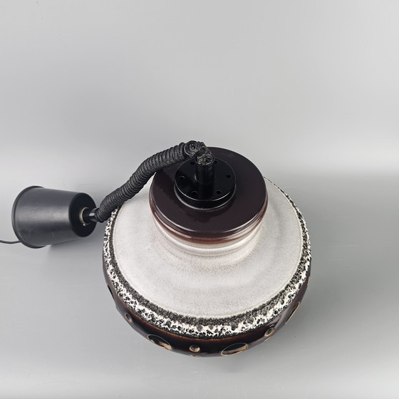 Image 1 of Lampada a sospensione vintage XL in ceramica marrone/bianca di Herda. Lampada a sospensione UFO degli anni '70. Lampada Fat 