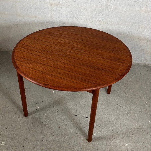 Round Extendable Teak Dining Table Butterfly — Danish