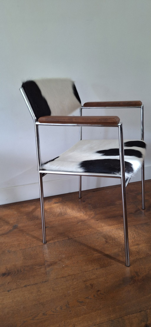 Chaise en peau de vache Gijs van der Sluis