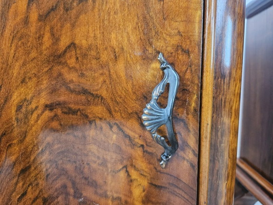 Image 1 of Mesitas de noche Chippendale con puertas curvas y patas talladas