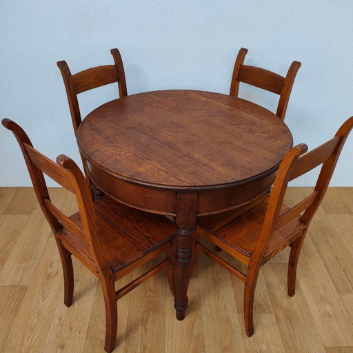 Vintage antiker runder Esstisch mit Stühlen, Essbereich