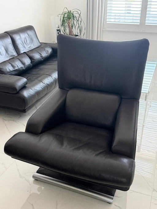 Rolf Benz Möbelset aus schwarzem Leder (Sofa, Sessel, Hocker und Barhocker) – 2 zitsbanken, Leather (photo 2 of 5)