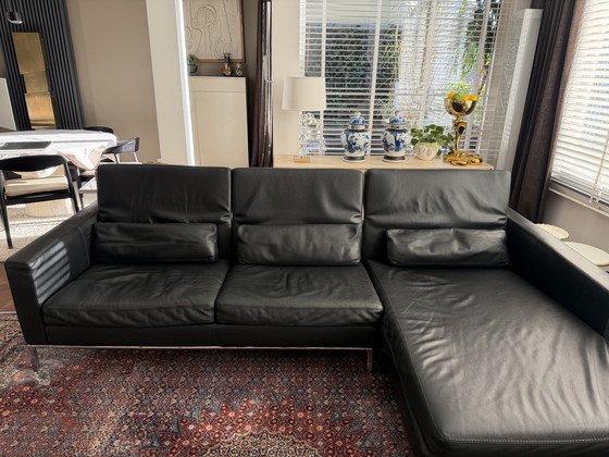 Image 1 of Cierre (Italien) – Bauhaus-Ecksofa in schwarzem Leder mit Chaiselongue rechts und Chromgestell – 270 cm