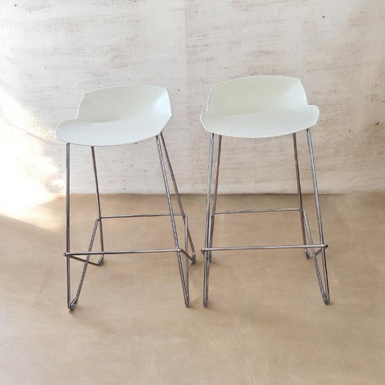 2 Witte Design Barkrukken Van Kaleidos, Model Cami. – Kaleidos Stool, Fiberglass, Plastic (photo 7 of 9)