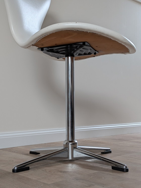 Image 1 of Vintage White Skai Swivel Chair – Danish Mid-Century Arne Jacobsen Style