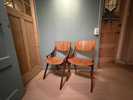 Set mit 2 Arne Hovmand Esszimmerstühlen 