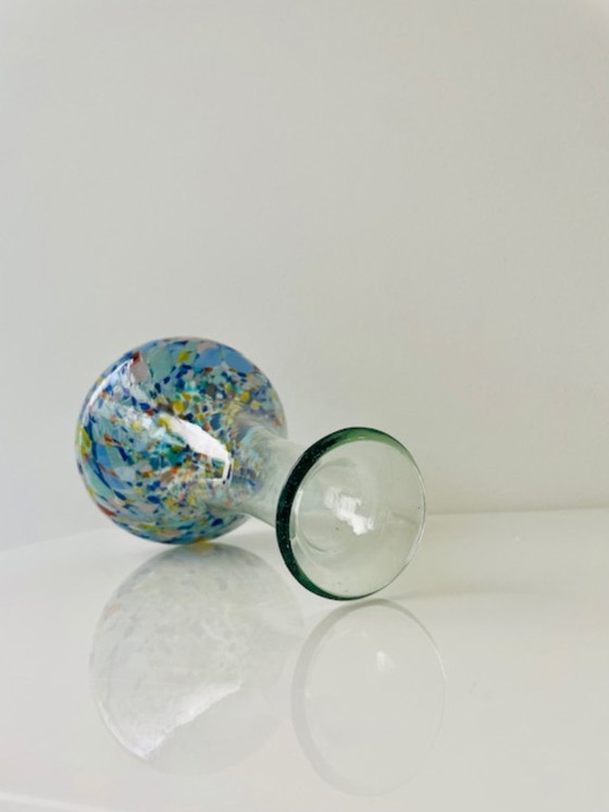 Image 1 of Mundgeblasene Designer-Karaffe mit buntem Konfetti-Effekt