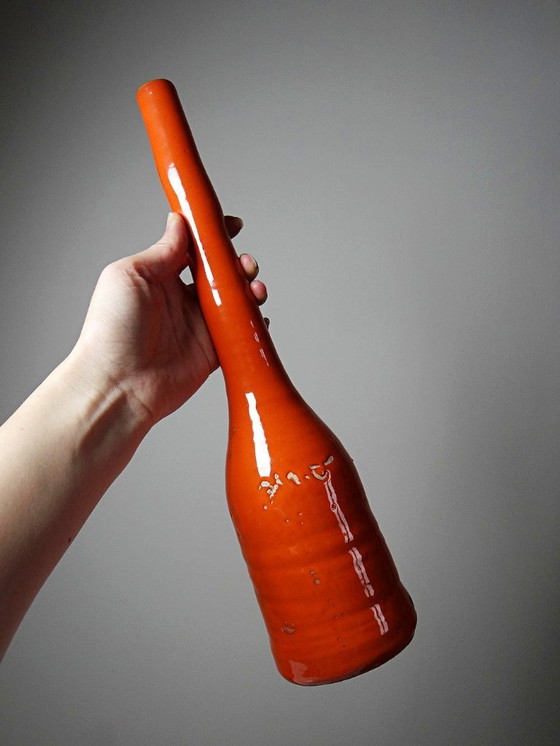 Image 1 of Pied de lampe bouteille décorative poterie émaillée orange vif mid-century