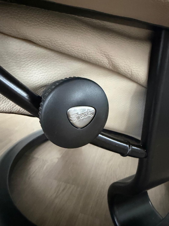 Image 1 of Stressless Design Armchair incl. Footstool