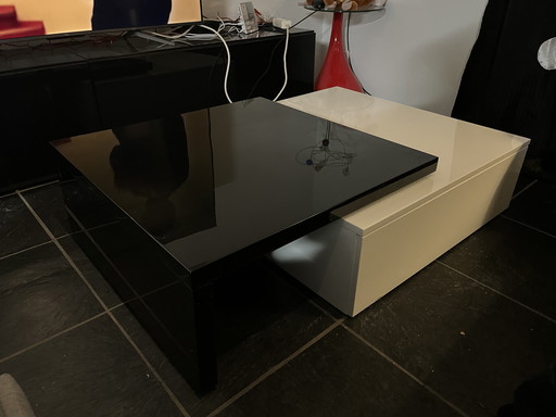 Uitschuifbare zwart-witte salontafel met lades (modern design)