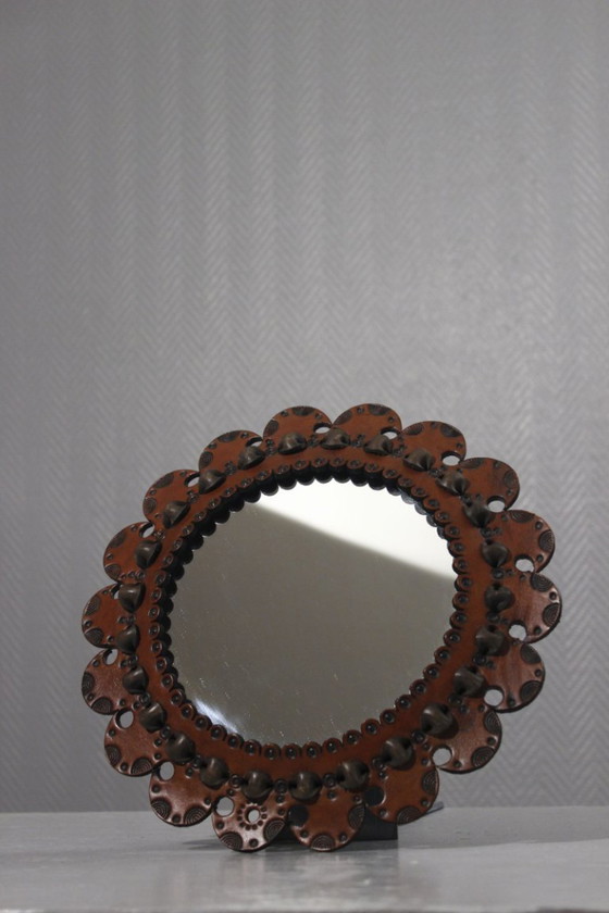 Image 1 of Specchio vintage bohémien a raggiera con cornice in pelle, design anni '60