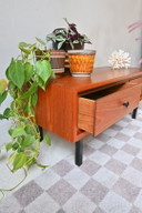 Buffet bas vintage à tiroirs - Timeless Design