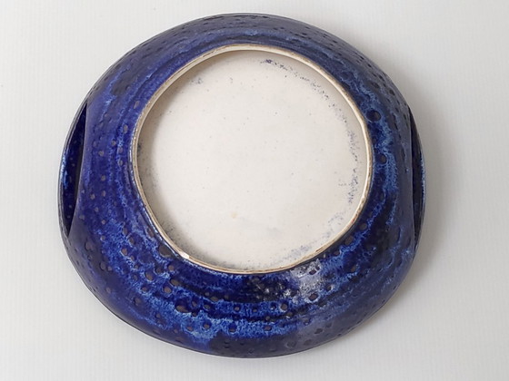 Image 1 of Vintage blauw-zwarte keramische fruitschaal uit de jaren 60, gesigneerd Vallauris.