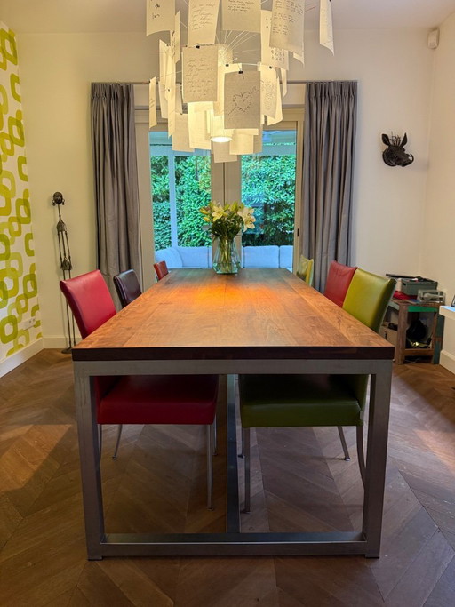 Beautiful Linteloo Solution dining table (walnut)