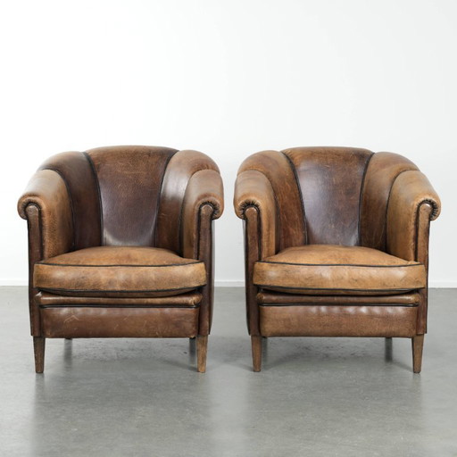 Robustes Set aus 2 Vintage-Clubsesseln im englischen Stil mit Schaffellbezug