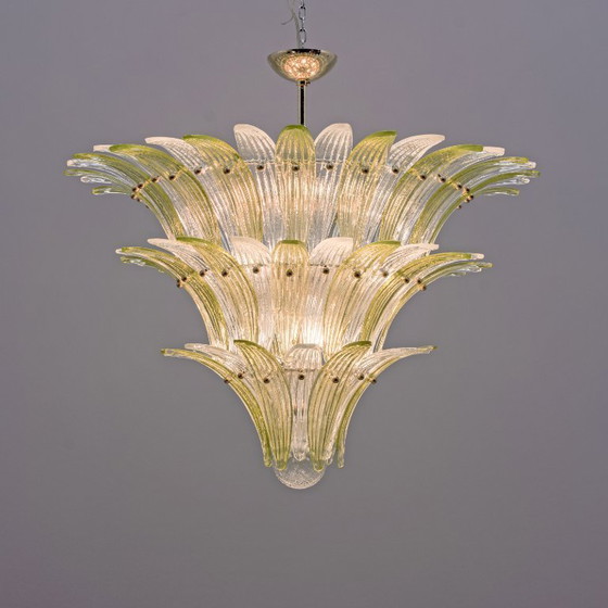 Image 1 of Kroonluchter met palmetmotief van Murano-glas uit het midden van de 20e eeuw, in groen en helder glas, Italië.