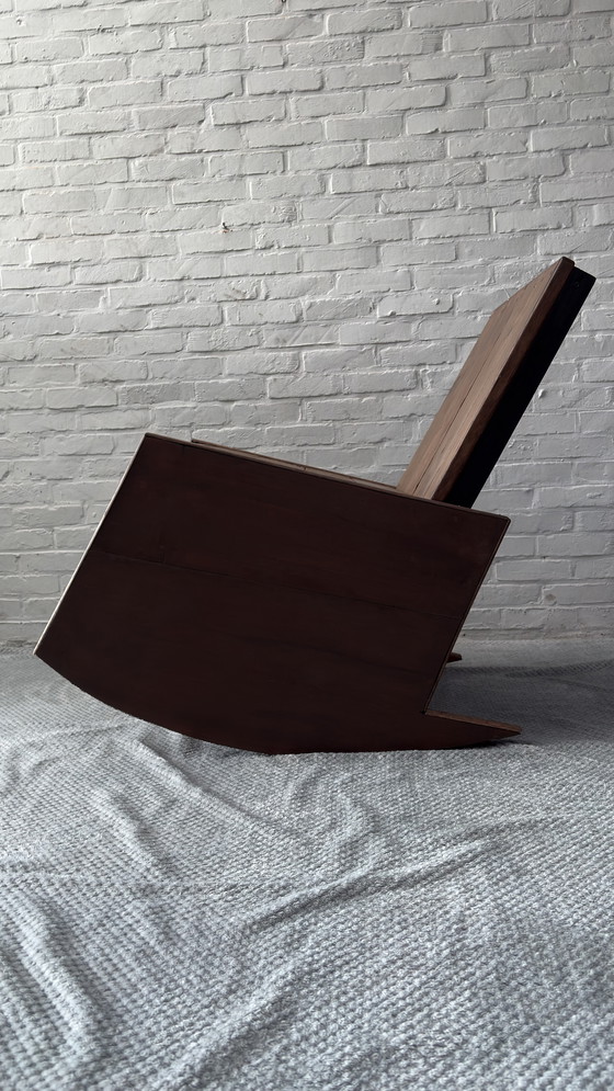 Image 1 of Réplique d'un fauteuil à bascule Carlos Motta Asturias, un modèle unique réalisé avec un savoir-faire exceptionnel