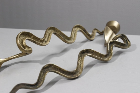 Image 1 of Coppia di grandi applique/candelabri in ottone a forma di cobra, XX secolo.