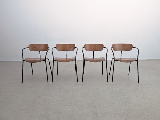 Set van 4 & Tradition Pavilion AV2 stoelen Frost Product fauteuil