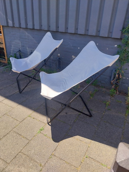 1 Set aus 2 „Schmetterlings“-Klappstühlen aus den 1970er Jahren mit leichten Segeltuchbezügen