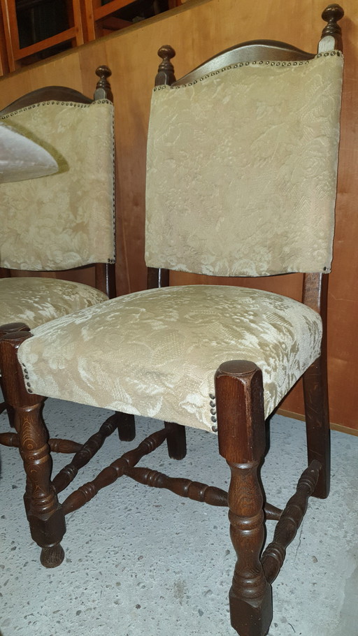 6 klassische Esszimmerstühle aus Eiche