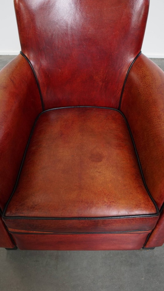 Image 1 of Fauteuil gemaakt van schapenleer in een rood/ bruine kleur