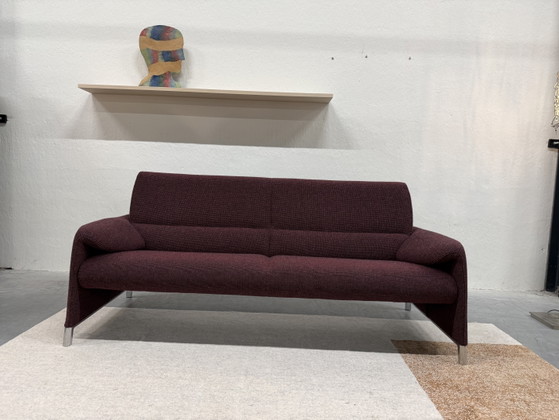 Image 1 of Leolux Felizia 3-Sitzer-Sofa, Stoff Andes, schwarz/rot
