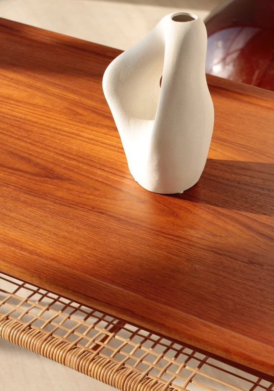 Image 1 of Tavolino da caffè vintage scandinavo in teak e rattan – Design danese degli anni '60