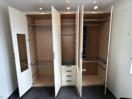 Armoire Ikea PAX avec éclairage