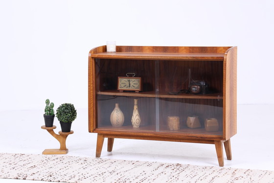 Image 1 of Vintage Glas Kommode 60er Jahre | Mid Century Vitrine Flur Konsole Schrank Aufbewahrung Retro Holz 70er Braun Glasvitrine