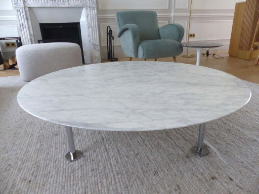 "Grasshopper Coffee Table" in satin-finish Statuarietto marble by Knoll, designed by Piero Lissoni - 120 cm