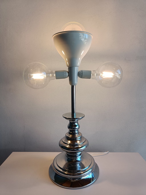 Lampada da tavolo o da terra Reggiani, Italia anni '60/'70, cromo e smalto, design a 3 luci