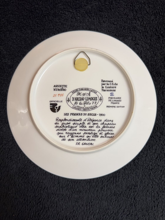 Image 1 of Raro juego completo de platos decorativos de Limoges Les Femmes du Siècle | década de 1970
