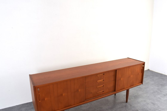 Image 1 of Deens teakhouten dressoir uit het midden van de vorige eeuw, jaren 60.