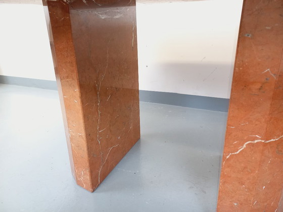Image 1 of Vintage ovale eettafel van roze marmer uit de jaren 70/80.