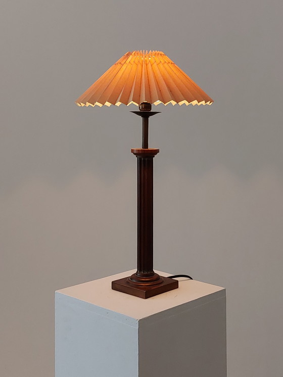 Image 1 of Lampada da tavolo vintage, lampada da comodino, decorazione a colonna, paralume plissettato in plastica