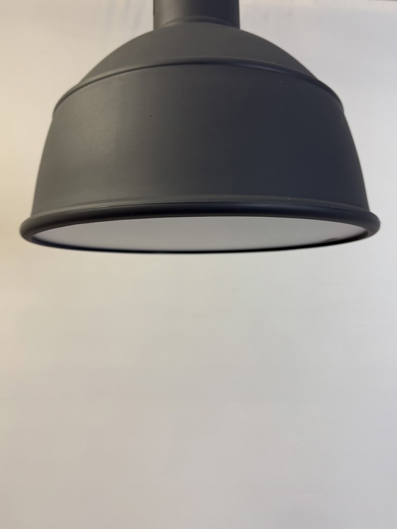 Image 1 of Lampade a sospensione Muuto (grigio scuro, grigio chiaro, bianco)