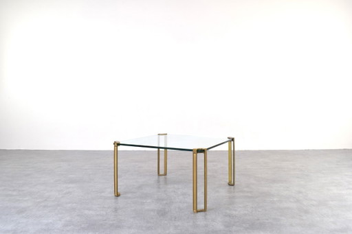 Couchtisch aus Messing und Glas im Hollywood-Regency-Stil von Peter Ghyczy, 1970er Jahre